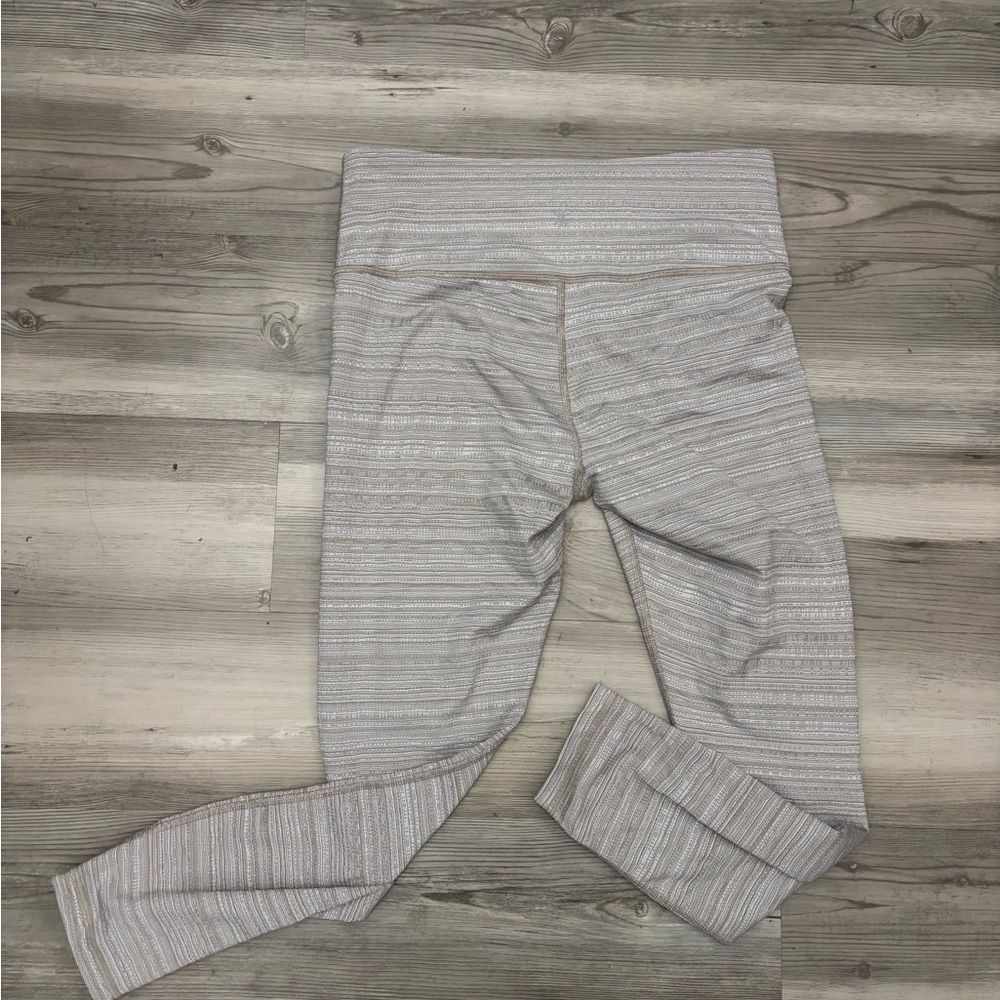 Athleta Size Medium Jaquard Chatruanga leggings size medium waist 14, inseam 23